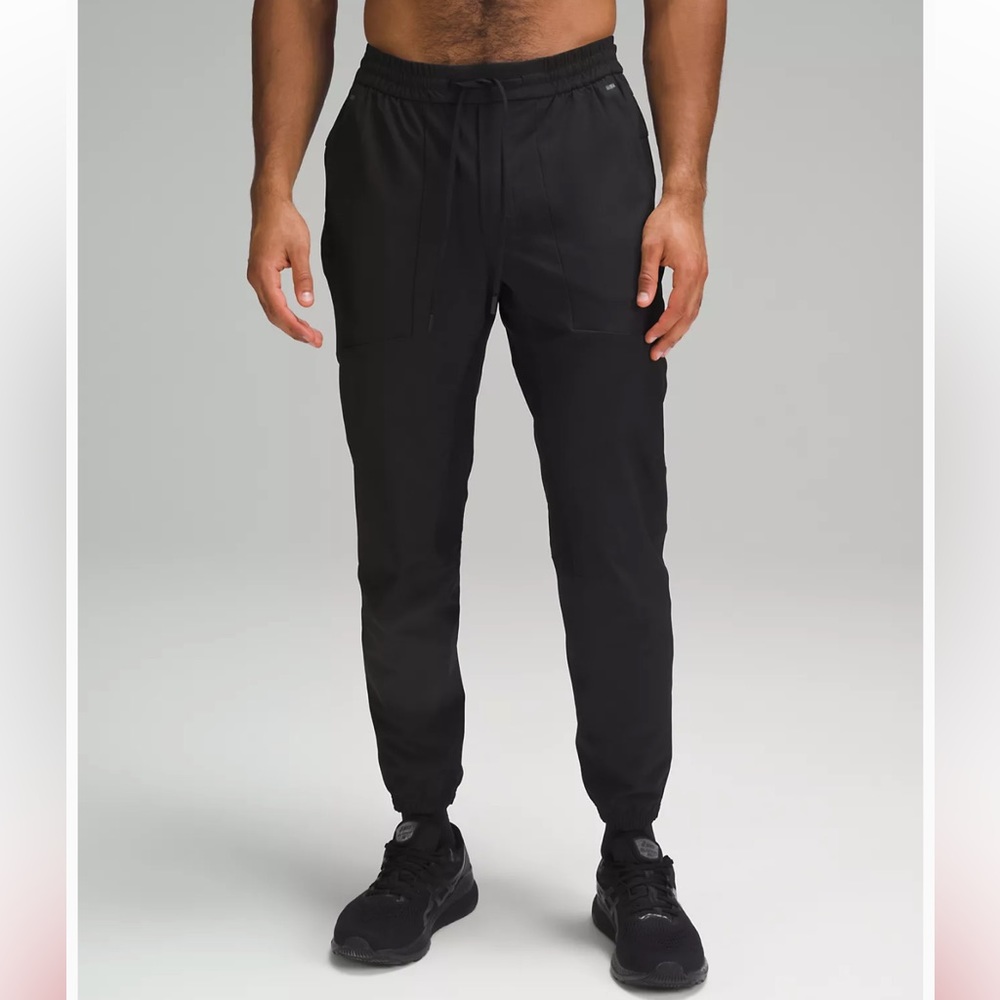 License to train jogger NWT BLACK